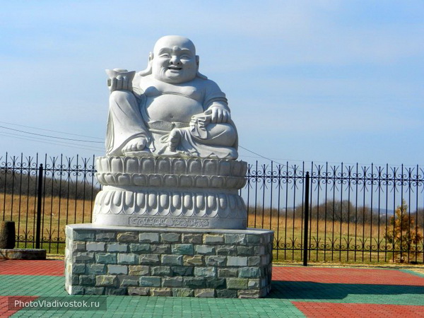 Памятник Будде в Утесном