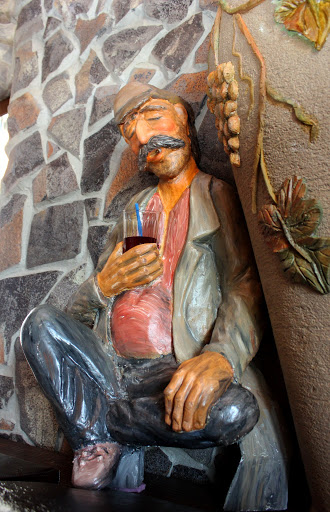 фигурка из глины в ресторане Ноев Ковчег в Уссурийске