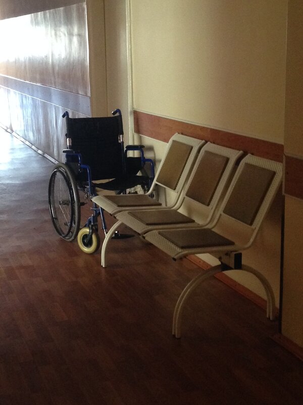 инвалидная коляска в городской больнице Уссурийск